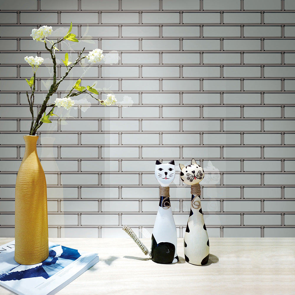 The Glass Reflections tile collection features a sleek, decorative glass look that enhances modern, industrial, and Art Deco interiors. With its glossy finish and dynamic textures, this collection adds a luminous and sophisticated touch to any space.