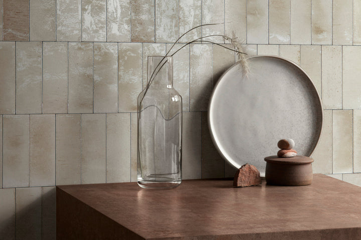 A refined and neutral space enhanced by Gleeze Beige glossy porcelain, balancing warmth with a sleek finish.