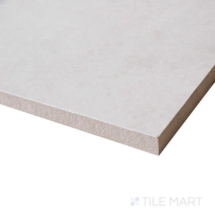 A reflective angle captures the radiant surface of this Perla tile, showcasing its polished sheen and contemporary appeal.