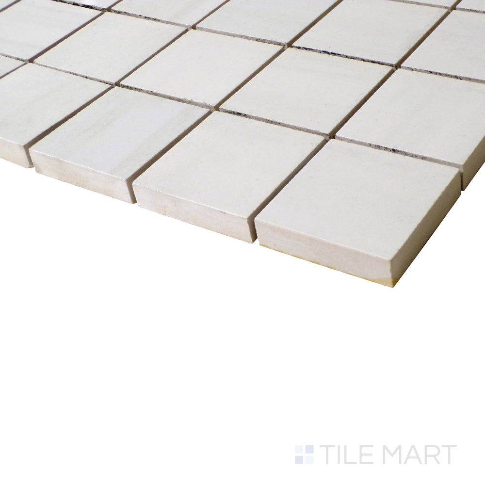 An angled close-up captures the refined elegance of the Lugano Marfil 2