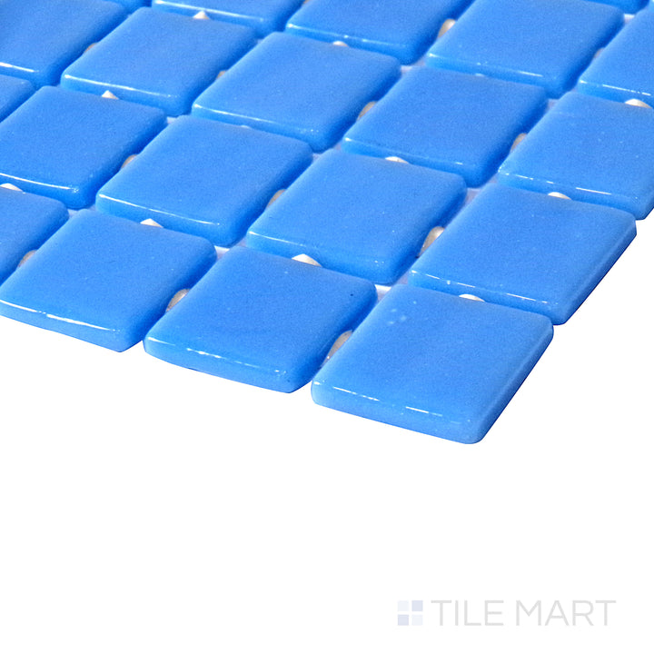 Side shot highlighting the soft, sky-blue tones of Lisa Azul Claro 1" square glossy glass mosaic.