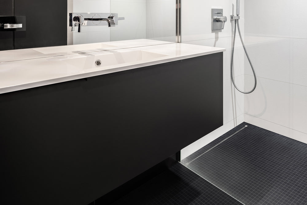 A sleek and contemporary setting with Natureglass Malla Black 1