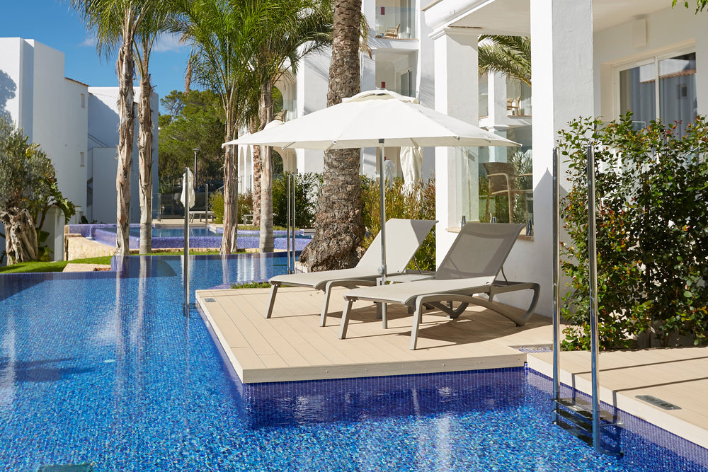 A vibrant and refreshing ambiance featuring Opalescent Cielo Azul 1