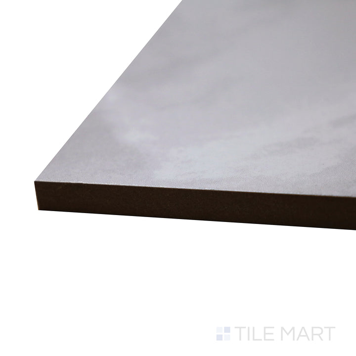 A corner shot of the Onyx White 48x48 polished porcelain tile highlights its grand format and stunning veining details, bringing a sense of luxury and spaciousness to interiors.