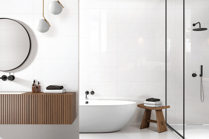 A modern and sleek setting featuring Pearl Super White 24X48 polished porcelain, reflecting light for a spacious and refined atmosphere.