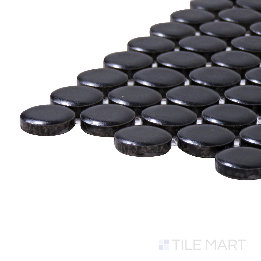 A corner shot of the Pure Black Penny Round Matte Porcelain Mosaic highlights its bold black color with a smooth, matte texture for a refined, contemporary design.