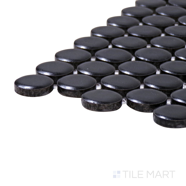 A corner shot of the Pure Black Penny Round Matte Porcelain Mosaic highlights its bold black color with a smooth, matte texture for a refined, contemporary design.