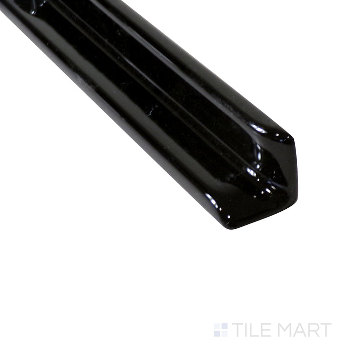 Side view highlights the refined, seamless fit of Sanitary Cove Base Black 1X6 Glossy Porcelain Inside Corner, designed for smooth wall transitions.