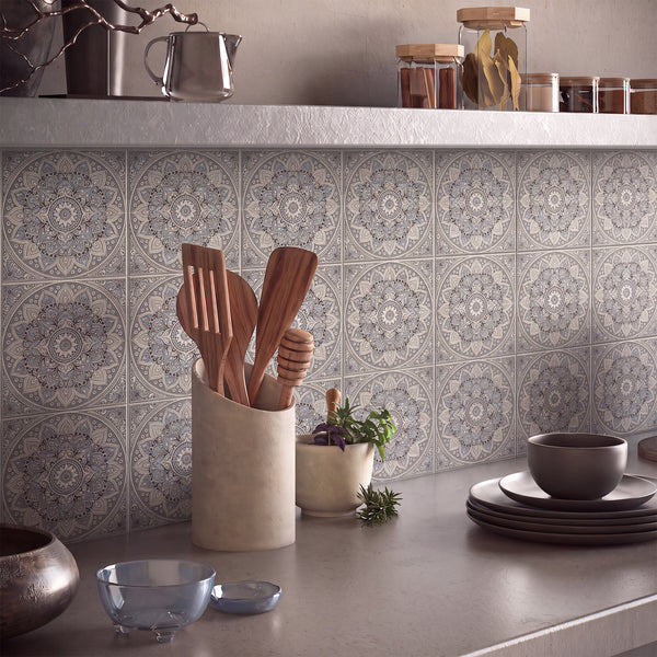 Calypso Bombay Silver 5 brings a light-catching, reflective character to a glossy tile design.