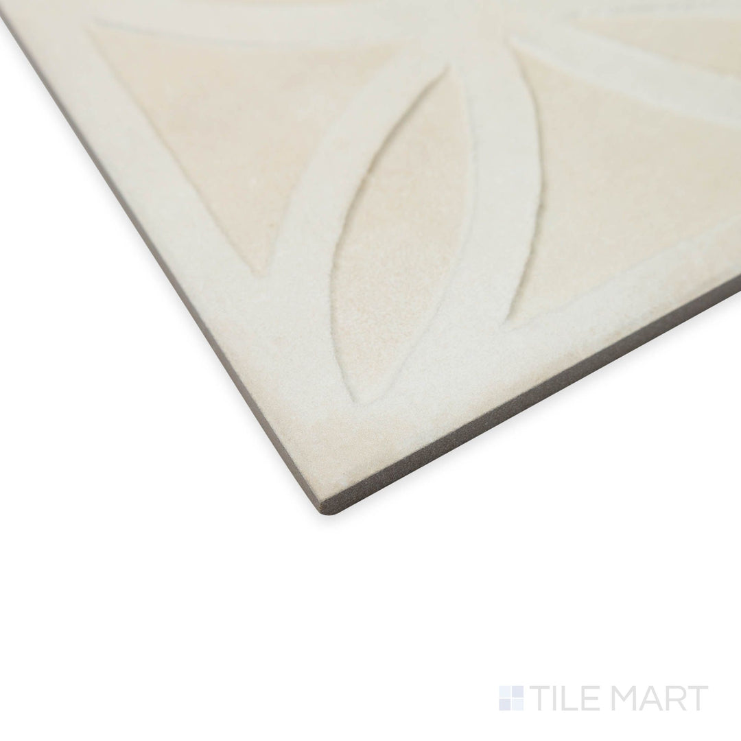 Corner angle of Amuri Struttura 3D Gelosia Avorio tile showing geometric relief and subtle cream coloring.
