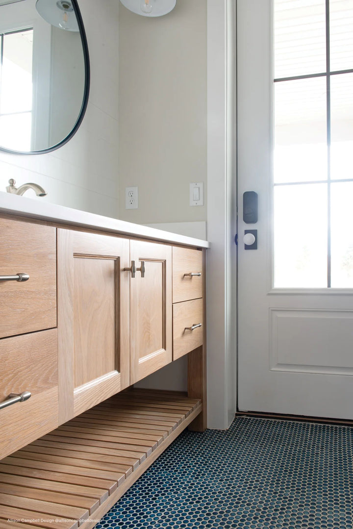 A vibrant lagoon blue with a glossy glaze, 360° Lagoon 3/4" penny round porcelain mosaic adds a dynamic and fresh look.