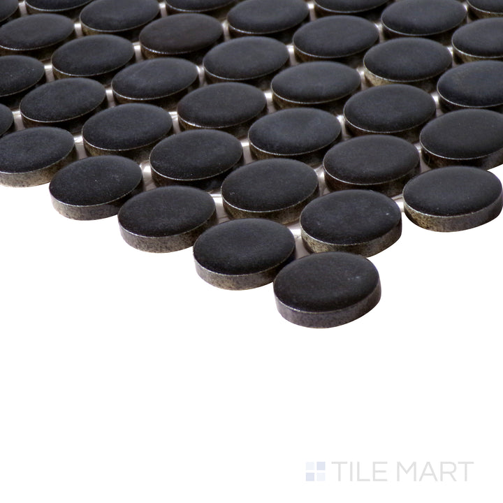 Angled view of 360° Charcoal 3/4" penny round matte glazed porcelain mosaic, drawing attention to its deep charcoal shade, non-reflective matte surface, and precisely arranged edges.