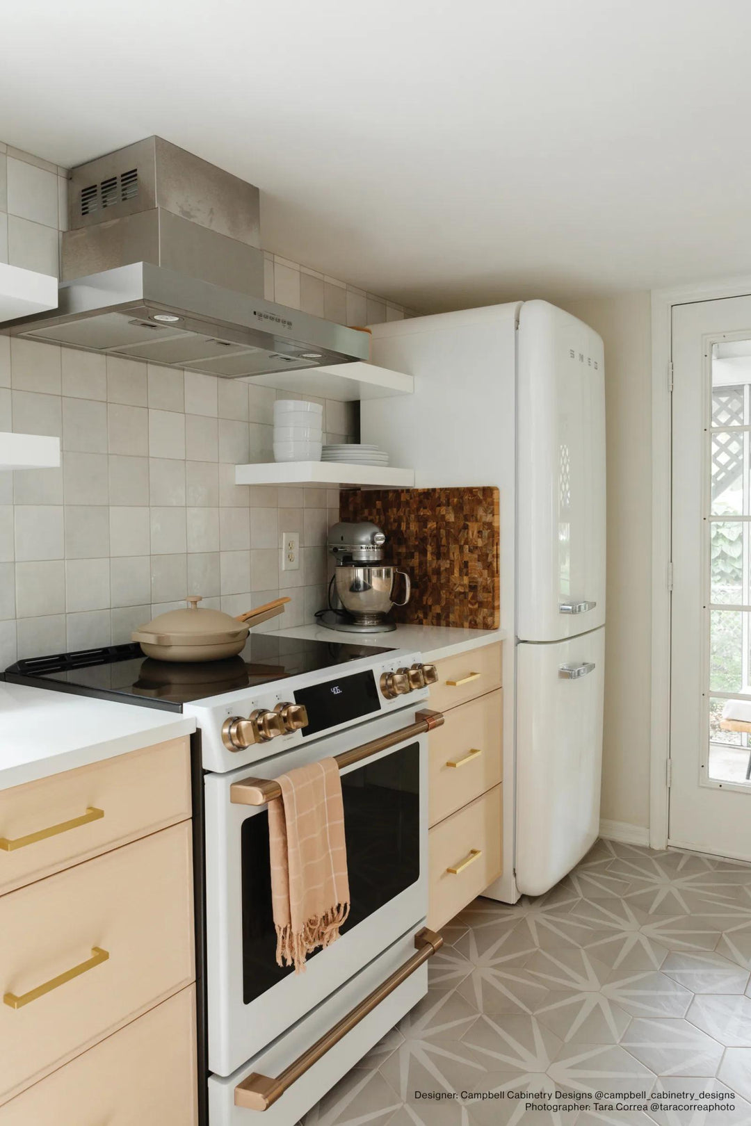 A unique star-inspired pattern with a matte finish adds artistic character and a vintage appeal with Allora Stella 8.5x10 matte glazed porcelain.