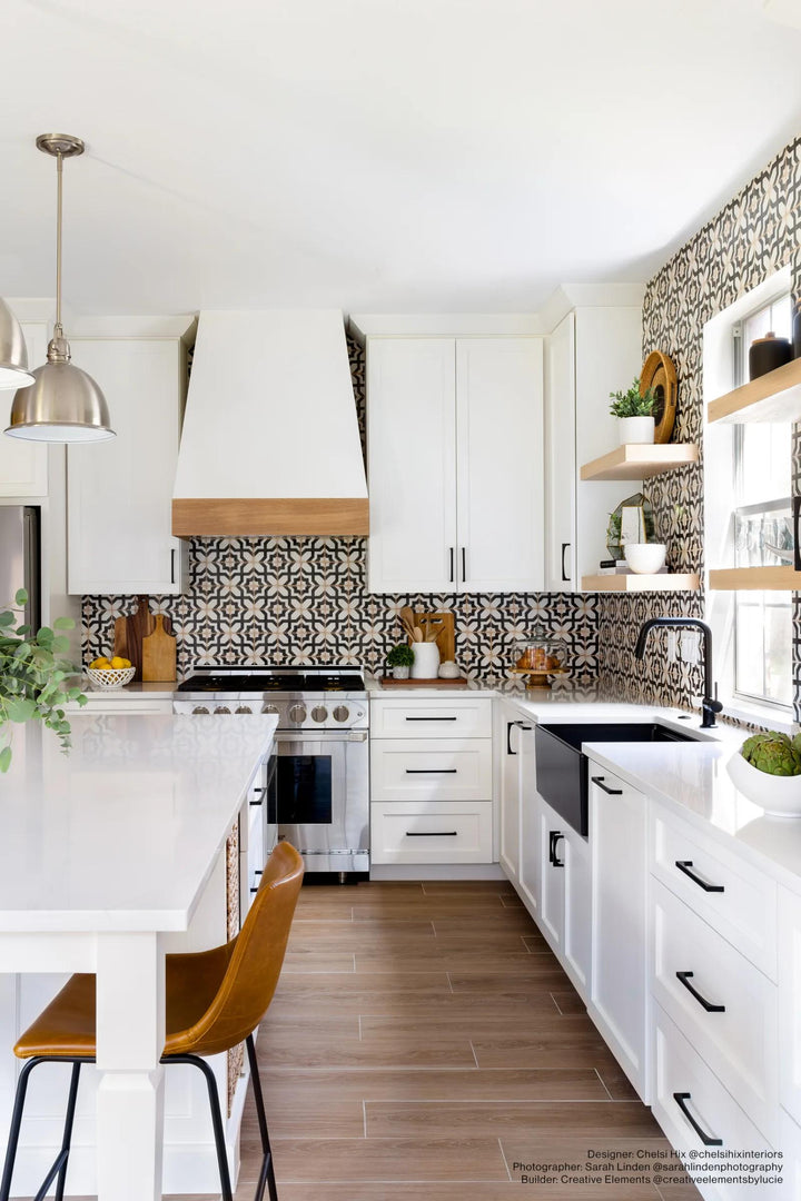 A warm matte ceramic surface with subtle variations adds a timeless appeal, bringing a refined aesthetic with Casablanca Farissi 5x5 matte glazed ceramic.