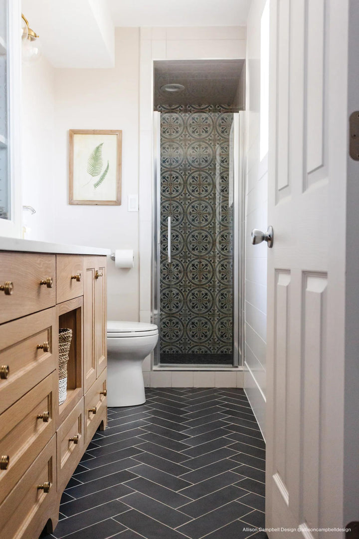 A stunning matte glazed ceramic tile, Casablanca Ziane 5x5 offers a rich and elegant pattern for a timeless aesthetic.