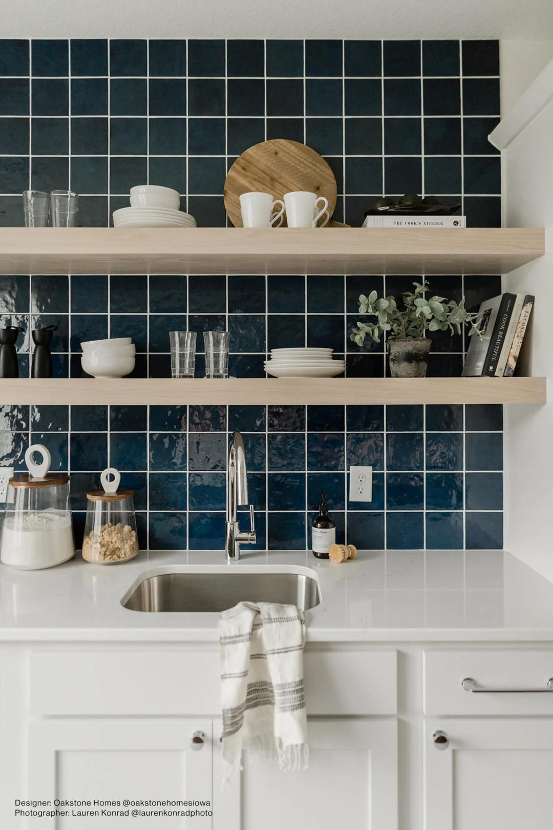 A rich blue shade with a high-gloss finish, bringing vibrancy and depth with Cloe Blue 5X5 Gloss Glazed Ceramic.