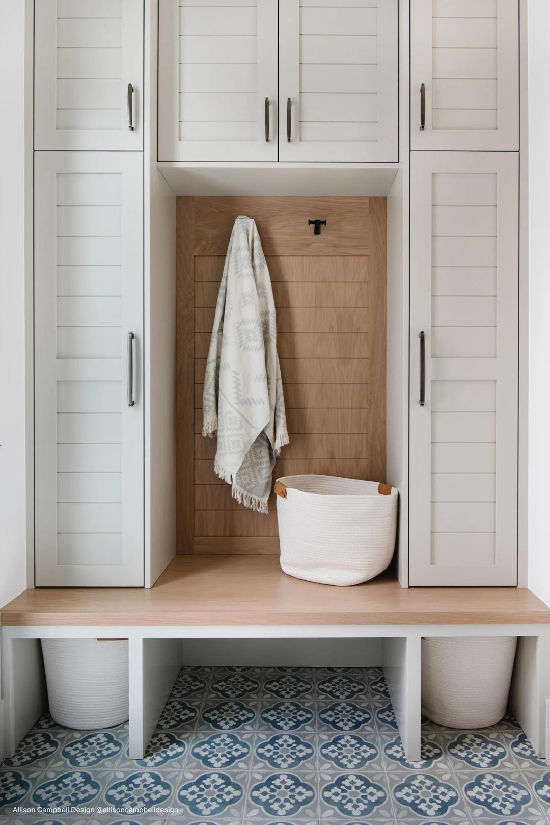 A soft matte glazed porcelain tile, Enchante Charm 8x8 features delicate color tones for a subtle yet sophisticated look.