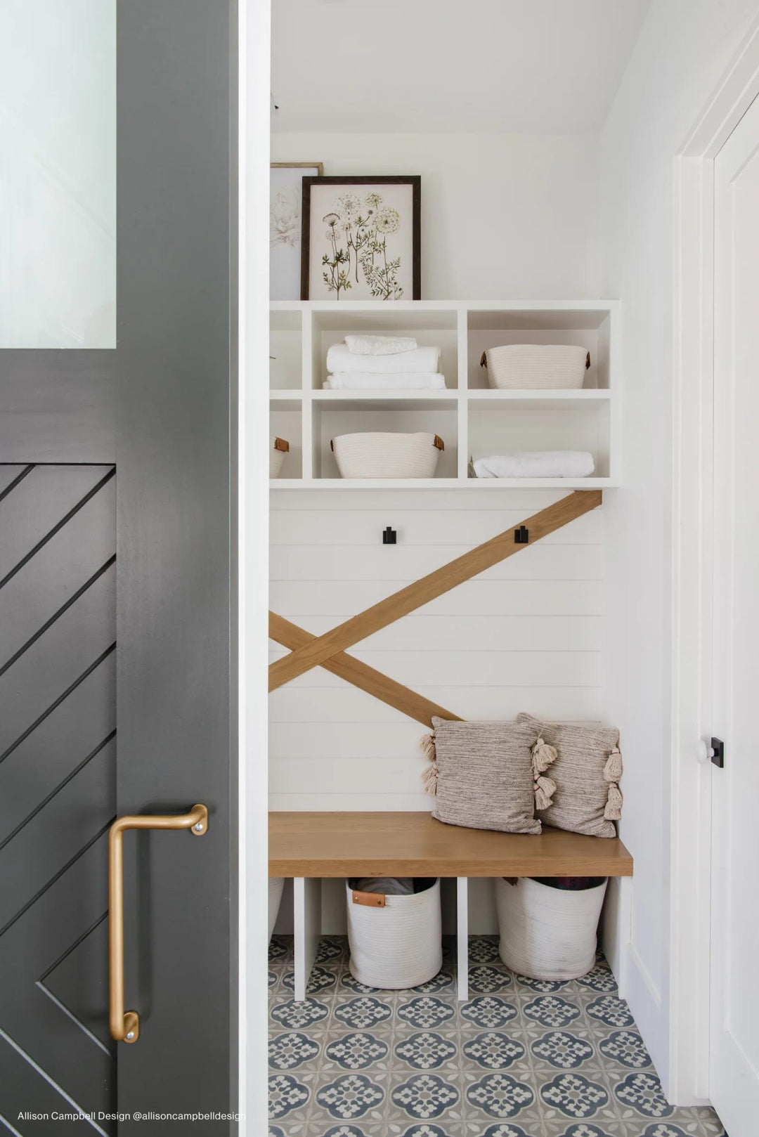 A charming matte finish with soft, earthy tones adds warmth and character, effortlessly styled with Enchante Charm 8x8 matte glazed color body porcelain.