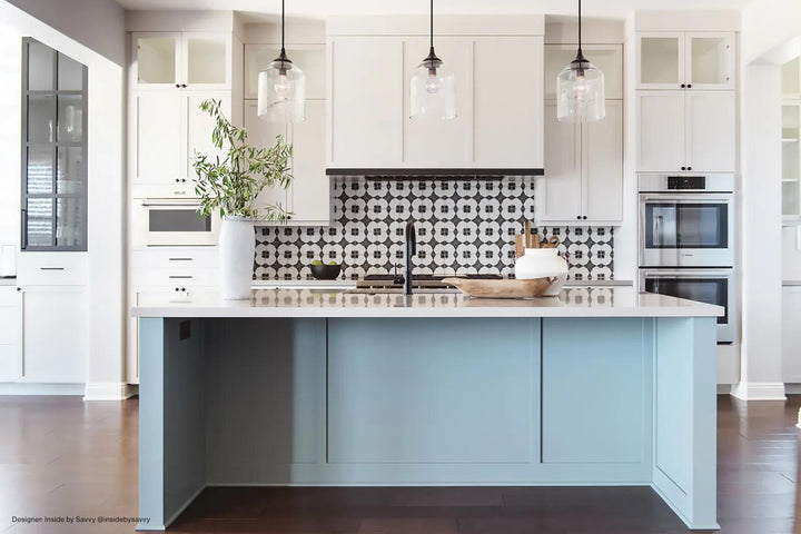 A modern matte glazed porcelain tile, Enchante Moderno 8x8 blends sleek design with understated elegance.