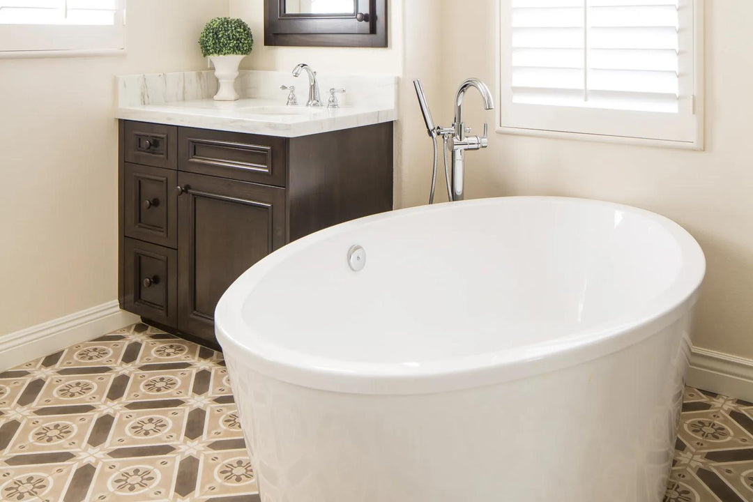 A stunning matte glazed color body porcelain, Enchante Splendid 8x8 brings a refined and artistic touch to any space.