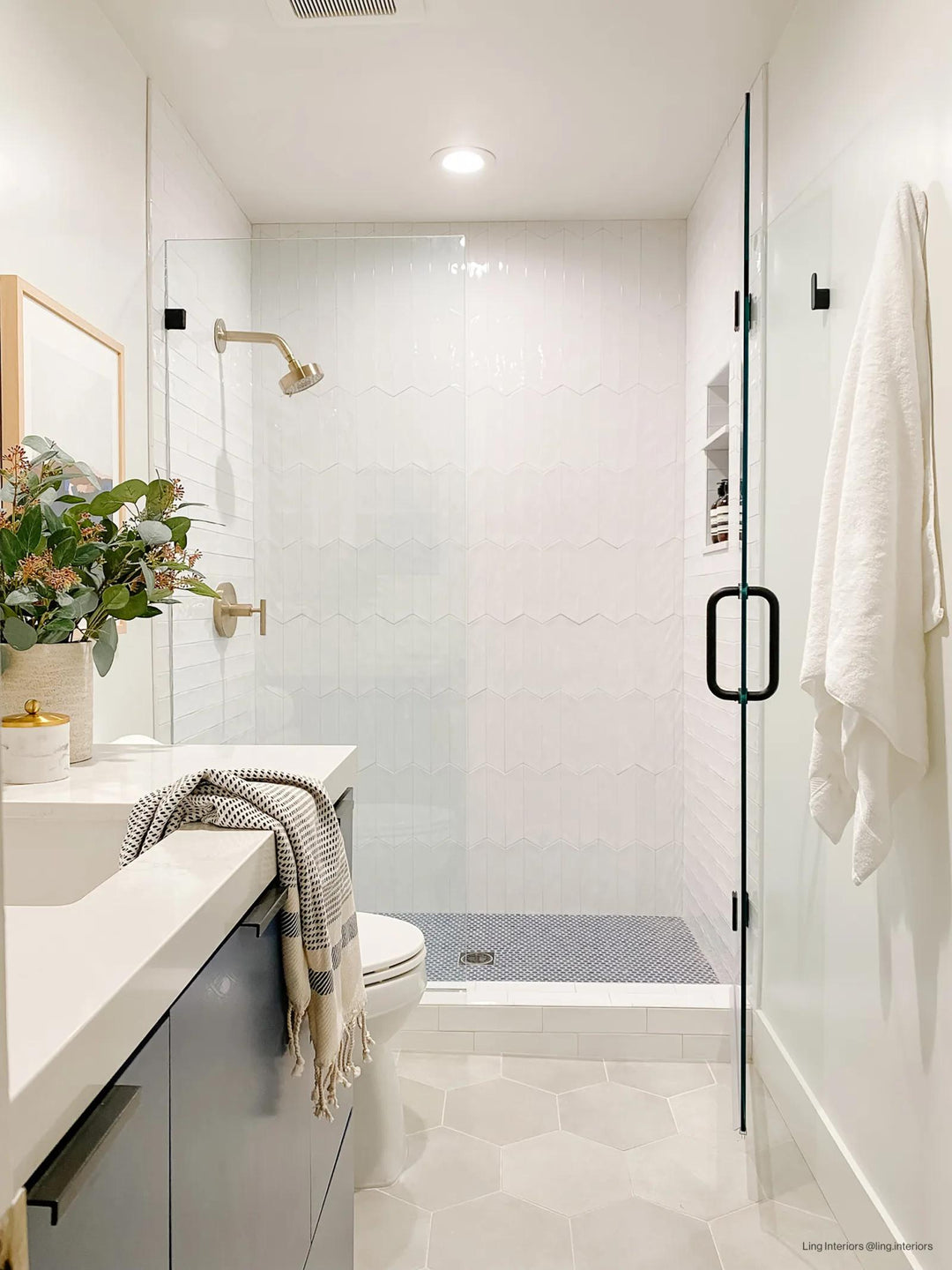 A classic white hex matte porcelain tile, Makoto Shoji White 10" combines simplicity with elegant geometric design.