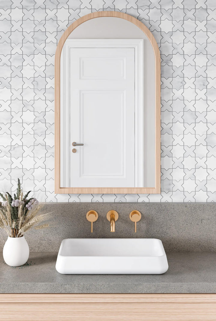 With a seamless blend of luxury and versatility, Monet White Carrara honed marble mosaic introduces classic beauty to any setting.