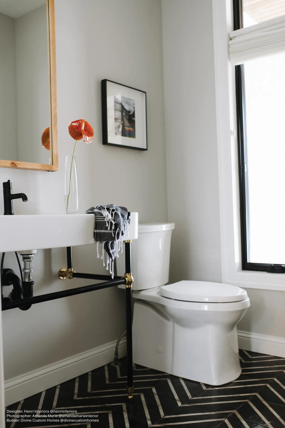 A bold statement awaits with Vivace Peak Caviar 9X9 gloss glazed porcelain, where deep tones and a polished surface merge to create a dramatic effect.