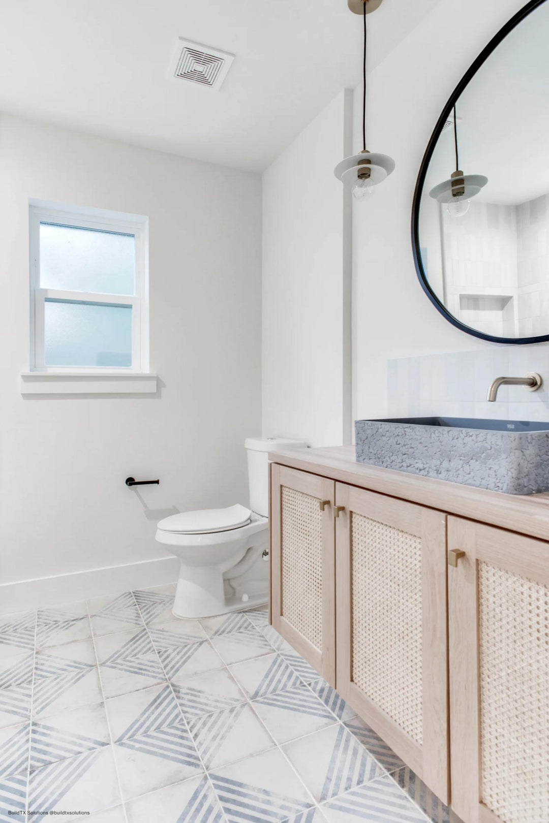 A cool Atlantic blue matte glazed porcelain tile, Vivace Roads Atlantic 9x9 delivers a stylish and contemporary look.