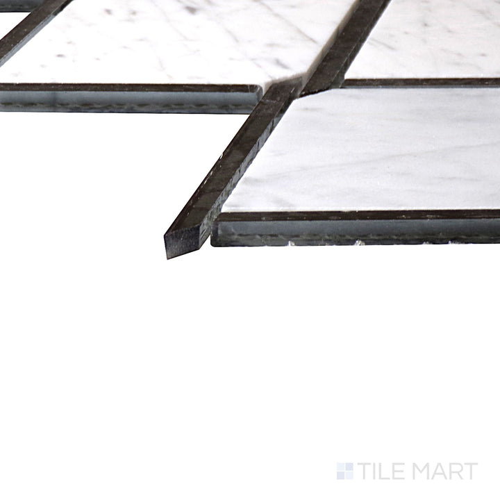 Corner-focused shot of Lavaliere Carrara White/Black Ant Mirror Chain Link Polished Mosaic, highlighting its intricate chain-link pattern with striking black mirror accents.