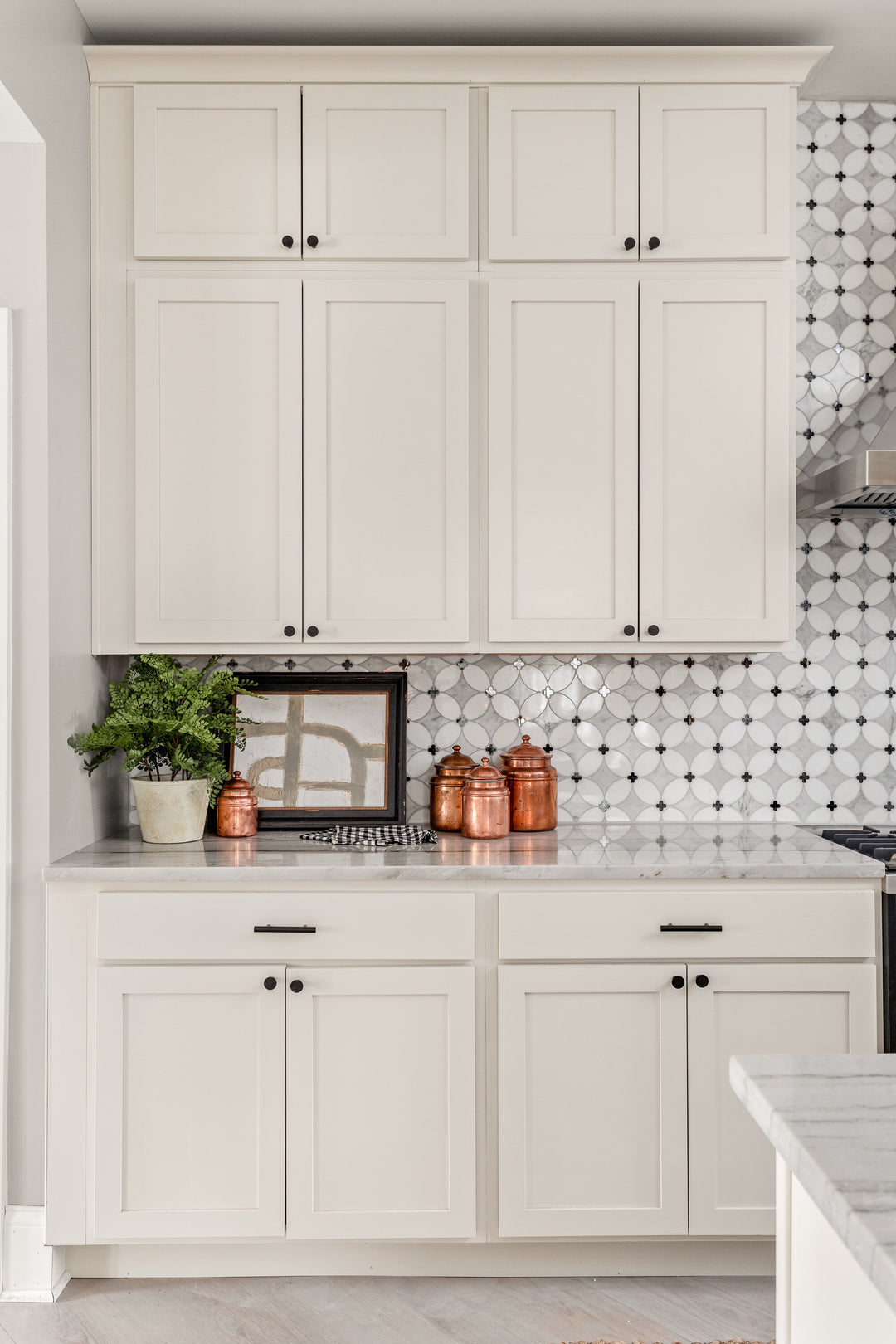 Lavaliere Carrara/Thassos/Black Ant Mirror Petal honed mosaic tile displayed in a decorative arrangement, merging soft marble tones with intricate petal shapes.