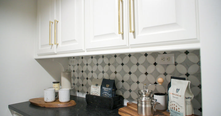 Crafted for visual impact, the Lavaliere Carrara/Thassos/Black Ant Mirror Petal honed mosaic tile layers fine marble tones with mirrored elements in a petal-inspired design.