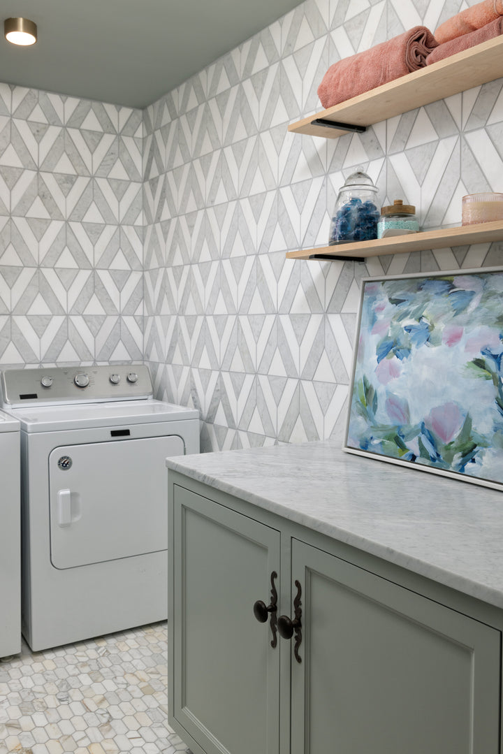 A pristine combination of Carrara White and Thassos White marble in a radiant honed finish creates a sophisticated and airy aesthetic in this Lavaliere Carrara White/Thassos White Radiant mosaic.