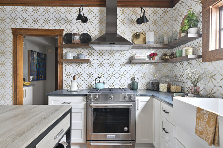Lavaliere Thassos White/ Brass Blossom Polished Thassos, Brass Mosaic