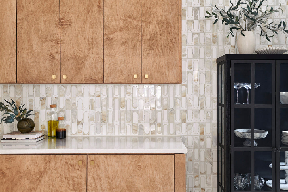 A harmonious mix of Namaste and Thassos marble with a polished surface brings a modern geometric touch in this Perfit Mosaix Capsule mosaic.