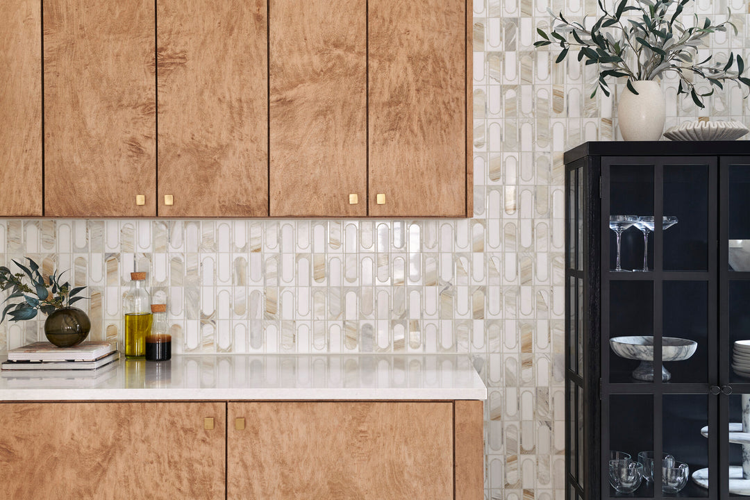 A harmonious mix of Namaste and Thassos marble with a polished surface brings a modern geometric touch in this Perfit Mosaix Capsule mosaic.