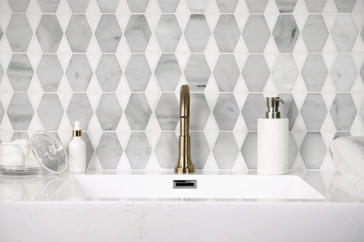 A striking combination of Saran White and Thassos marble with a polished surface enhances depth and elegance in this Perfit Mosaix Reverse mosaic.