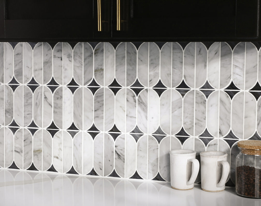 A soft interplay of Ashen Palissandro and Carrara White marble with a polished finish adds refined texture in this Perfit Mosaix Spring mosaic.