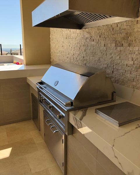 A warm and natural stacked stone panel, Rockmount Cream 6X24 Splitface Travertine showcases soft beige and cream tones with rich texture.