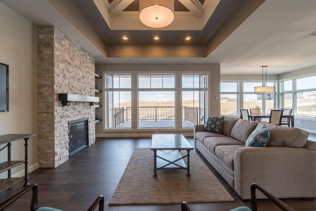 Soft cream hues with a rugged splitface texture bring warmth and natural depth, creating an inviting and organic ambiance.