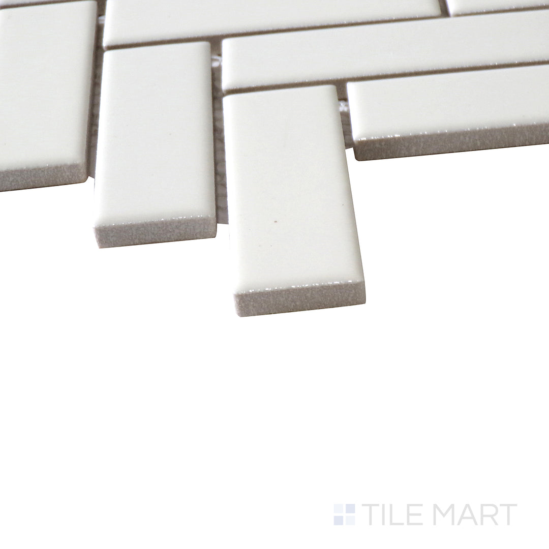 Corner shot of ALMOND GLOSSY HERRINGBONE MOSAIC PORCELAIN MOSAIC with a GLOSSY finish, highlighting the precision of the product's edge and the substantial thickness.