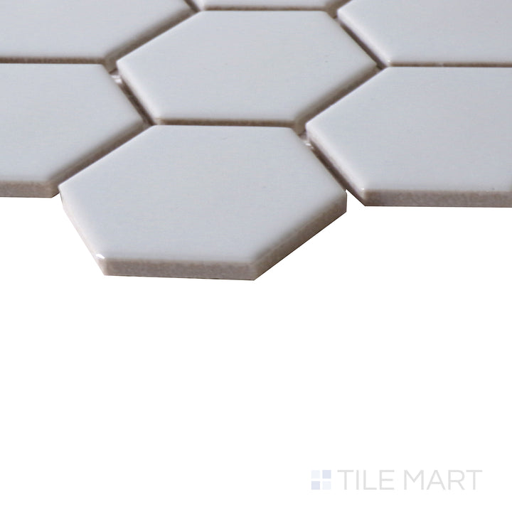 Corner shot of GRAY MATTE 2" HEX 6MM PORCELAIN MOSAIC with a MATTE finish, demonstrating the sturdy material and its subtle layering at the corner.