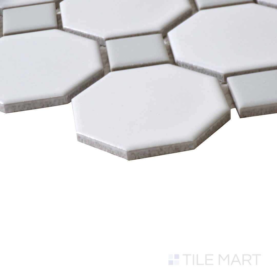 Corner shot of WHITE AND GRAY MATTE 2" OCTAGON PORCELAIN MOSAIC with a MATTE finish, demonstrating the sturdy material and its subtle layering at the corner.