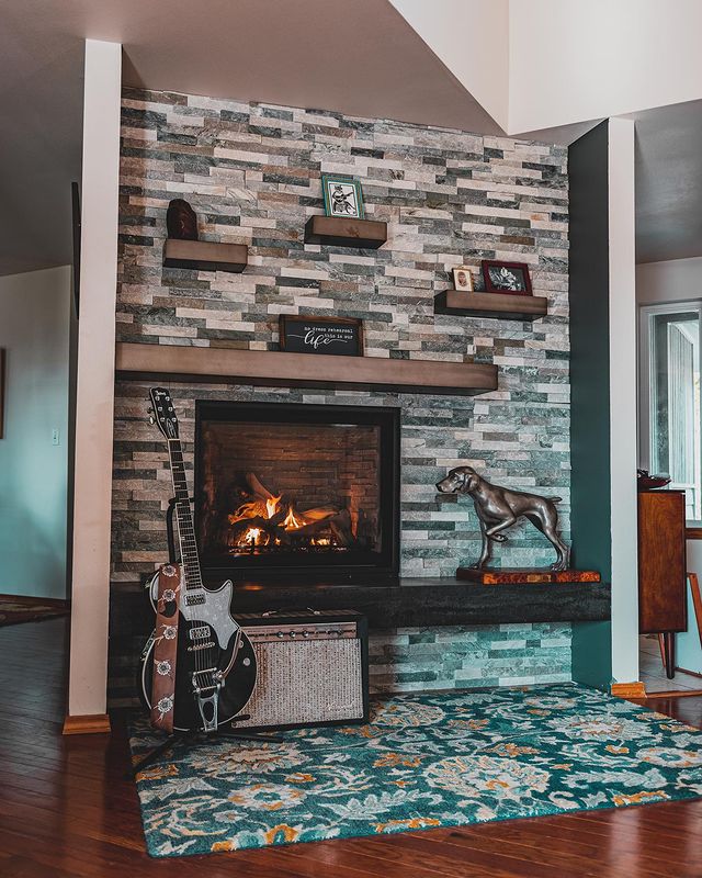 Showcasing the versatile design of SIERRA BLUE 6x24 PANEL  QUARTZITE PANEL with a SPLITFACE finish, adding a touch of warmth and texture to the space.