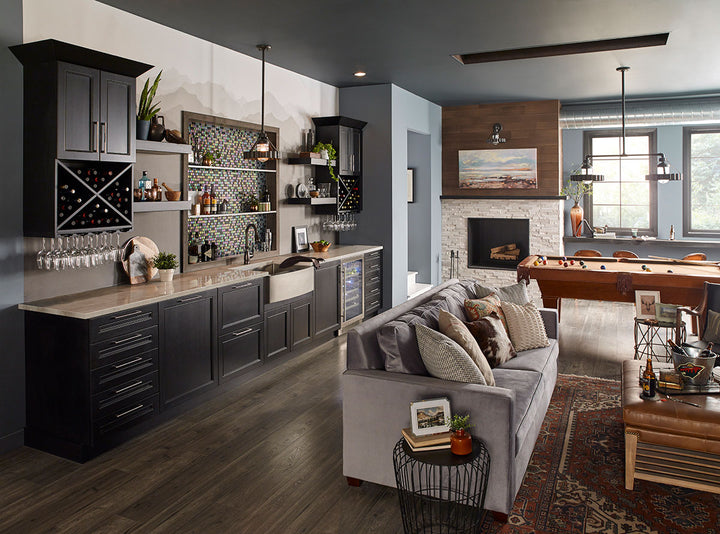 Emphasizing the beauty of WHITE OAK MULTI SPLITFACE 6x24 PANEL  MARBLE PANEL with a SPLITFACE finish, blending effortlessly with the surrounding modern elements.