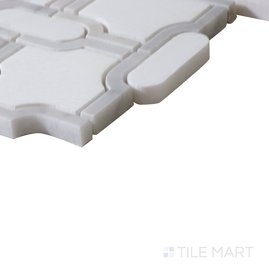 Corner shot of BIANCO GRIDWORK POLISHED MARBLE MOSAIC with a POLISHED finish, displaying the product's strong structure and nuanced texture from the corner.