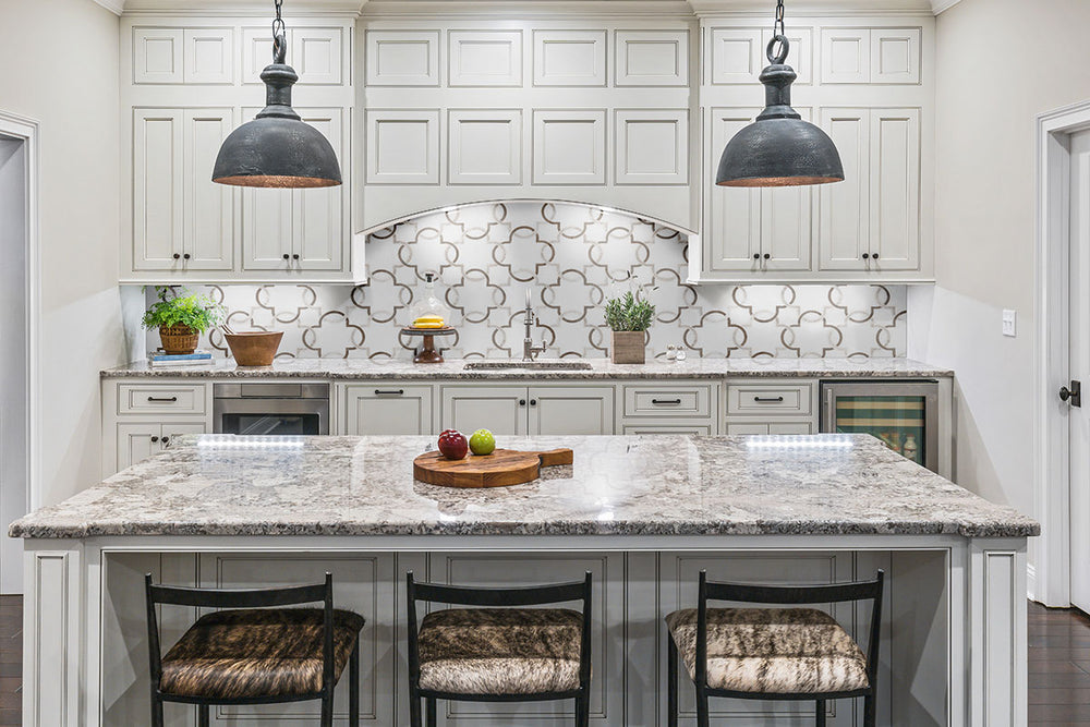 Highlighting the elegance of BIANCO QUATREFOIL POLISHED MARBLE MOSAIC with a POLISHED finish, blending effortlessly with the surrounding modern elements.