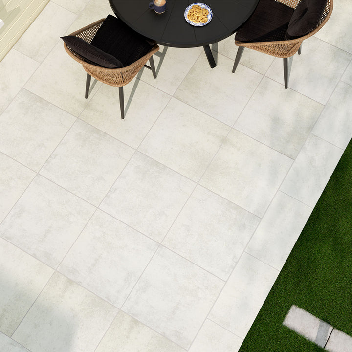 A clean white finish with a soft matte texture enhances outdoor and indoor spaces effortlessly with Benton Blanco 13x24 coping matte porcelain.