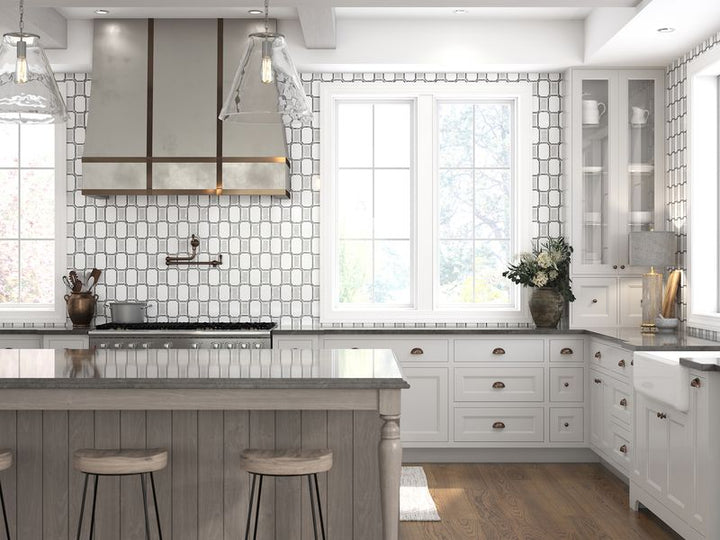 Chic beige tiles subtly complement the design of this space, bringing neutral tones and a refined look.