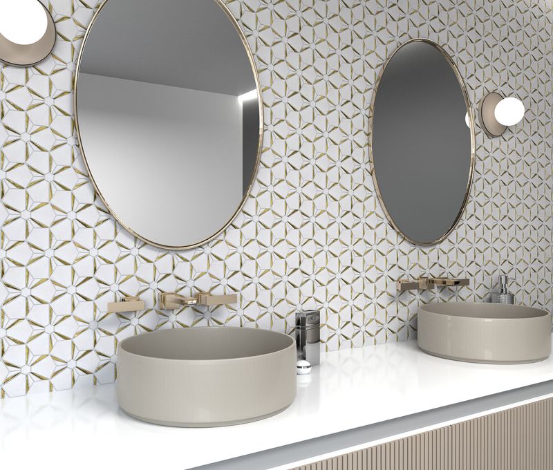 Chic beige tiles subtly complement the design of this space, bringing neutral tones and a refined look.