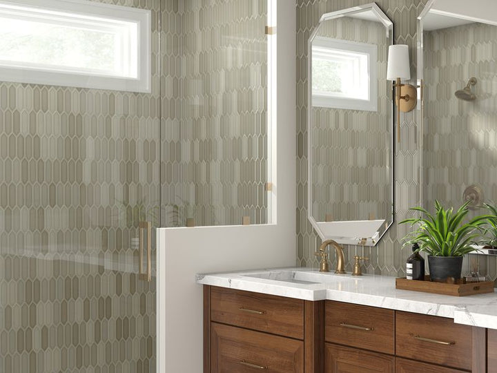 Chic beige tiles subtly complement the design of this space, bringing neutral tones and a refined look.